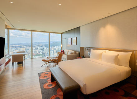 Every room feels like a suite. Enjoy Korea’s largest standard rooms.